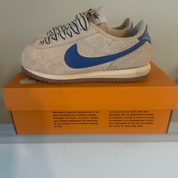 Nike Kids Sneakers in Beige and Blue - Picture 3 of 4